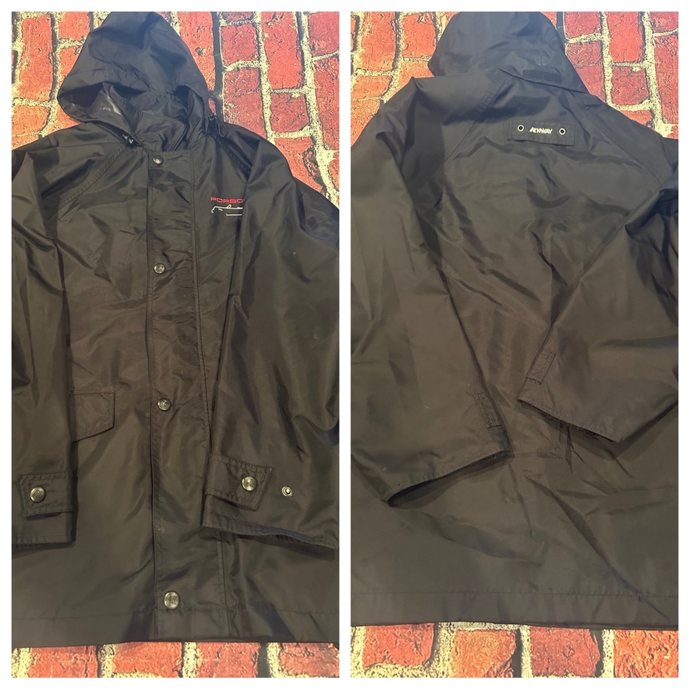 Porsche classic 356 raincoat by K-Way size XL
Pit to pit: 27”
Length: 33”
